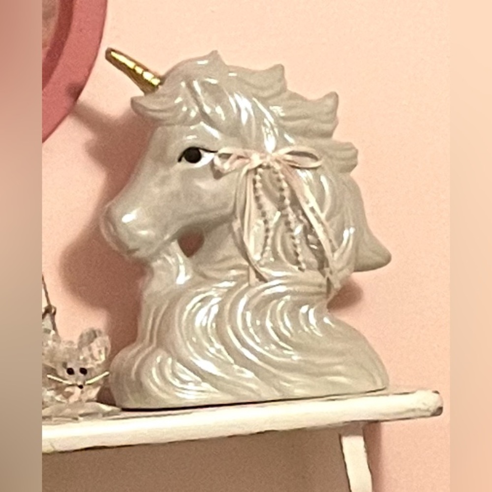 ▫️Vtg Pearl and Ceramic Unicorn Head Decor
